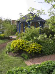 Gartenanlage mit Gartenhaus